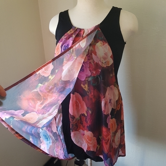 Papillon Floral Layered Tank Top - Picture 2 of 14